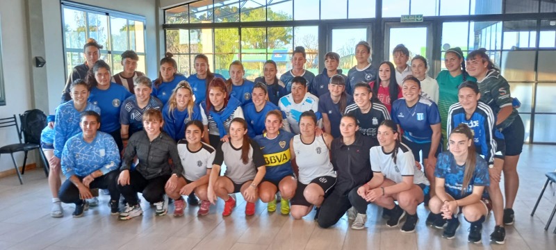 La Seleccin femenina de ftbol debut con un triunfo